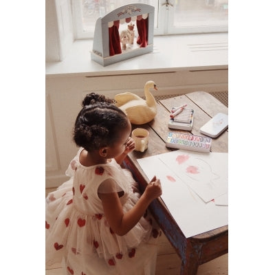 Teatrino in legno con sipario in velluto