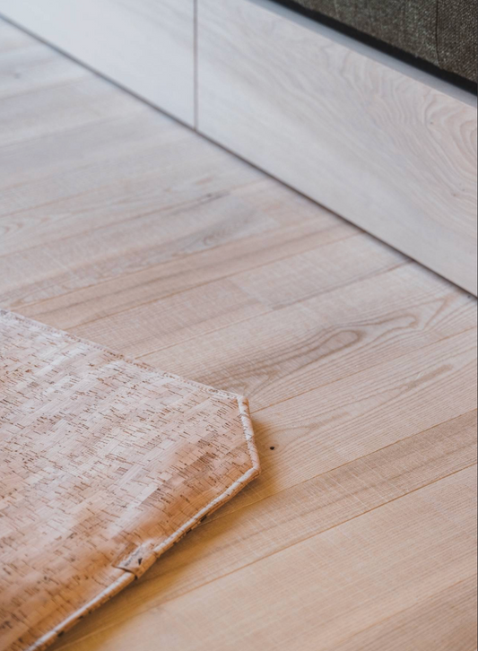 Large play mat made of lined cork cream-colored