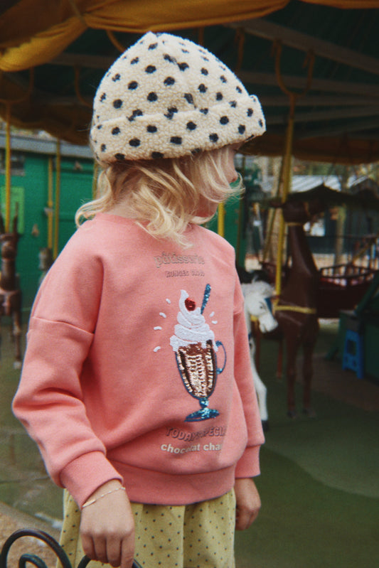 Styled Hot Chocolate Sweatshirt Blossom Peach von Konges Slojd mit teddyfleece Mütze
