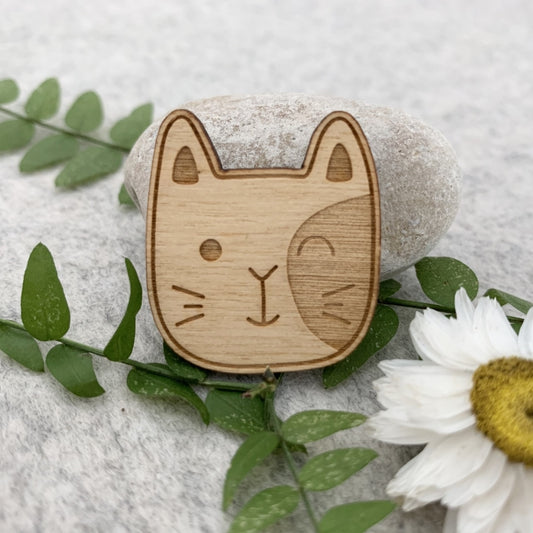 Brosche Katze aus Holz
