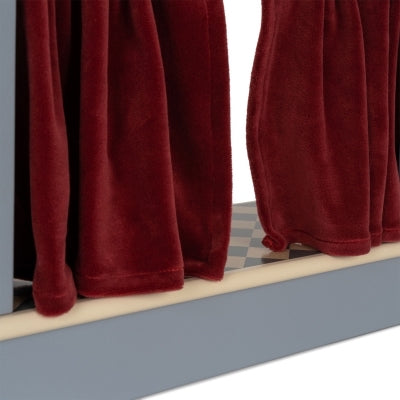 Puppentheater aus Holz mit Samtvorhang