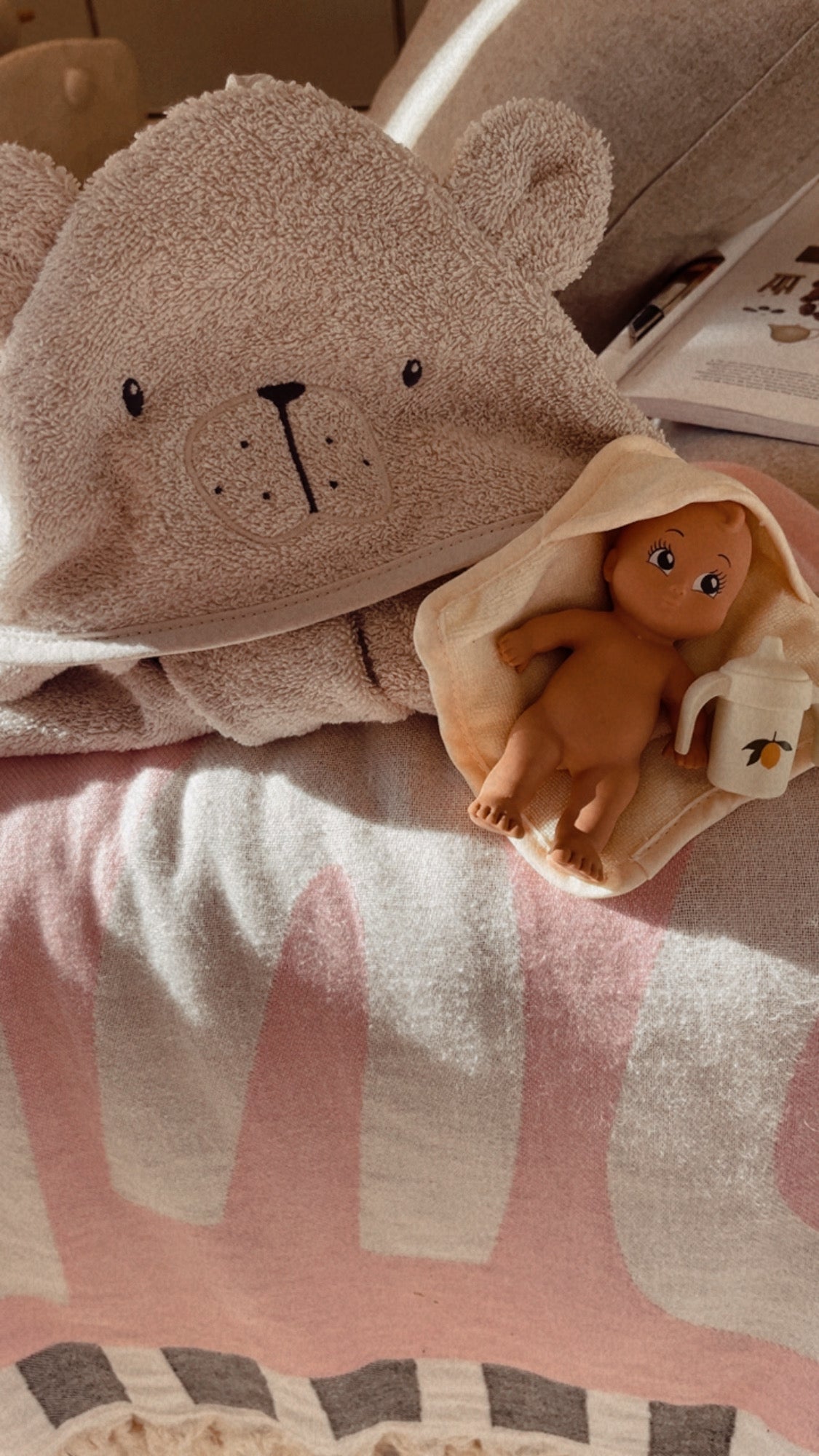 Mood Badepuppe Niko Konges Slojd mit Badetuch Geschenkset Baby Ästhetik 