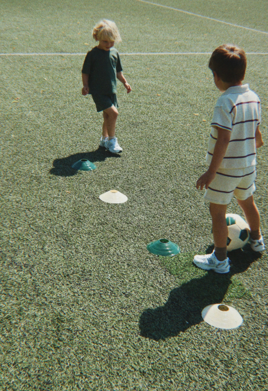 Dribble Training mit dem Fußball Set von Konges Slojd