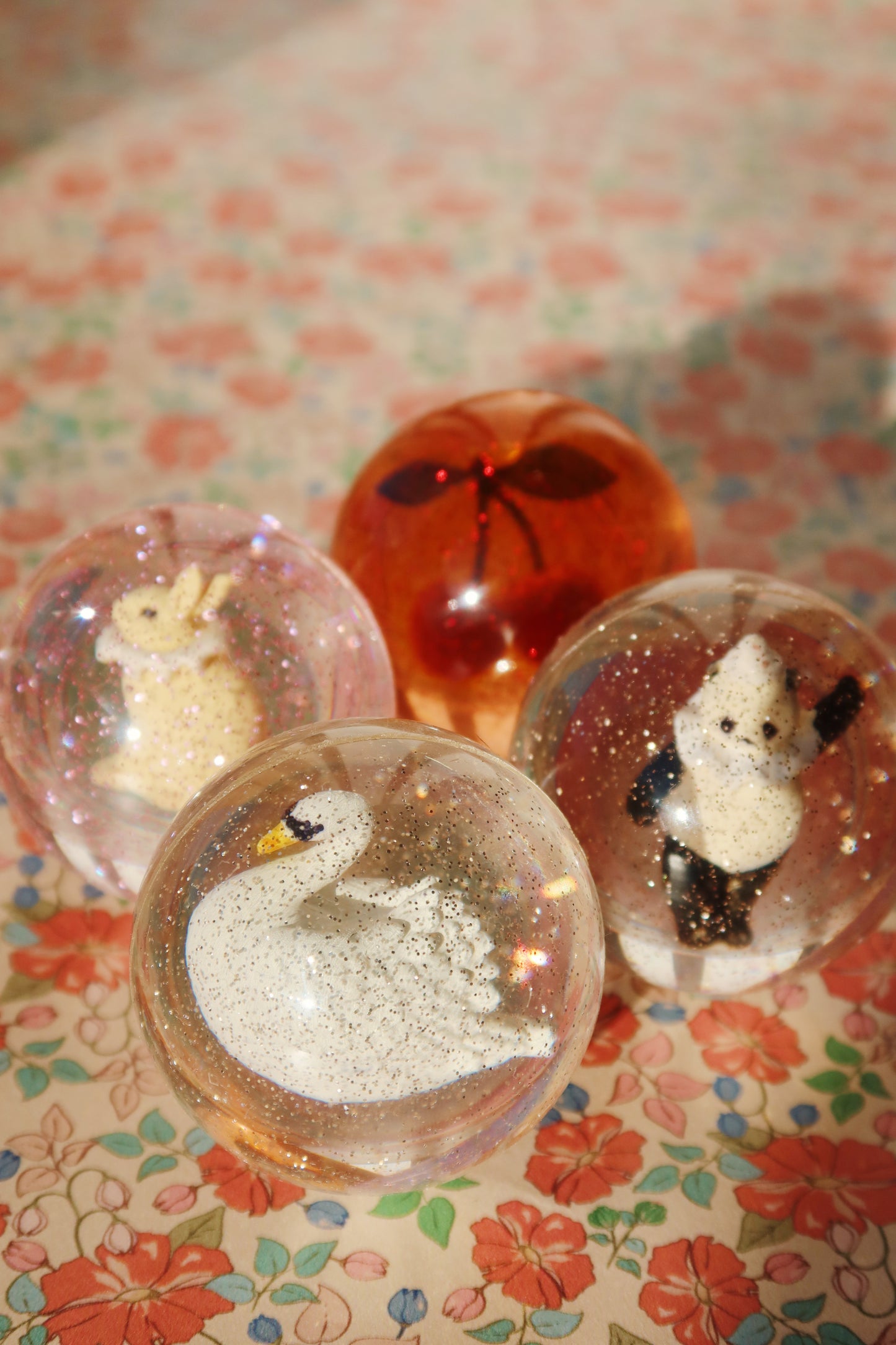 Set of 2 rubber bouncy balls with glitter in gift packaging 🐰🐼