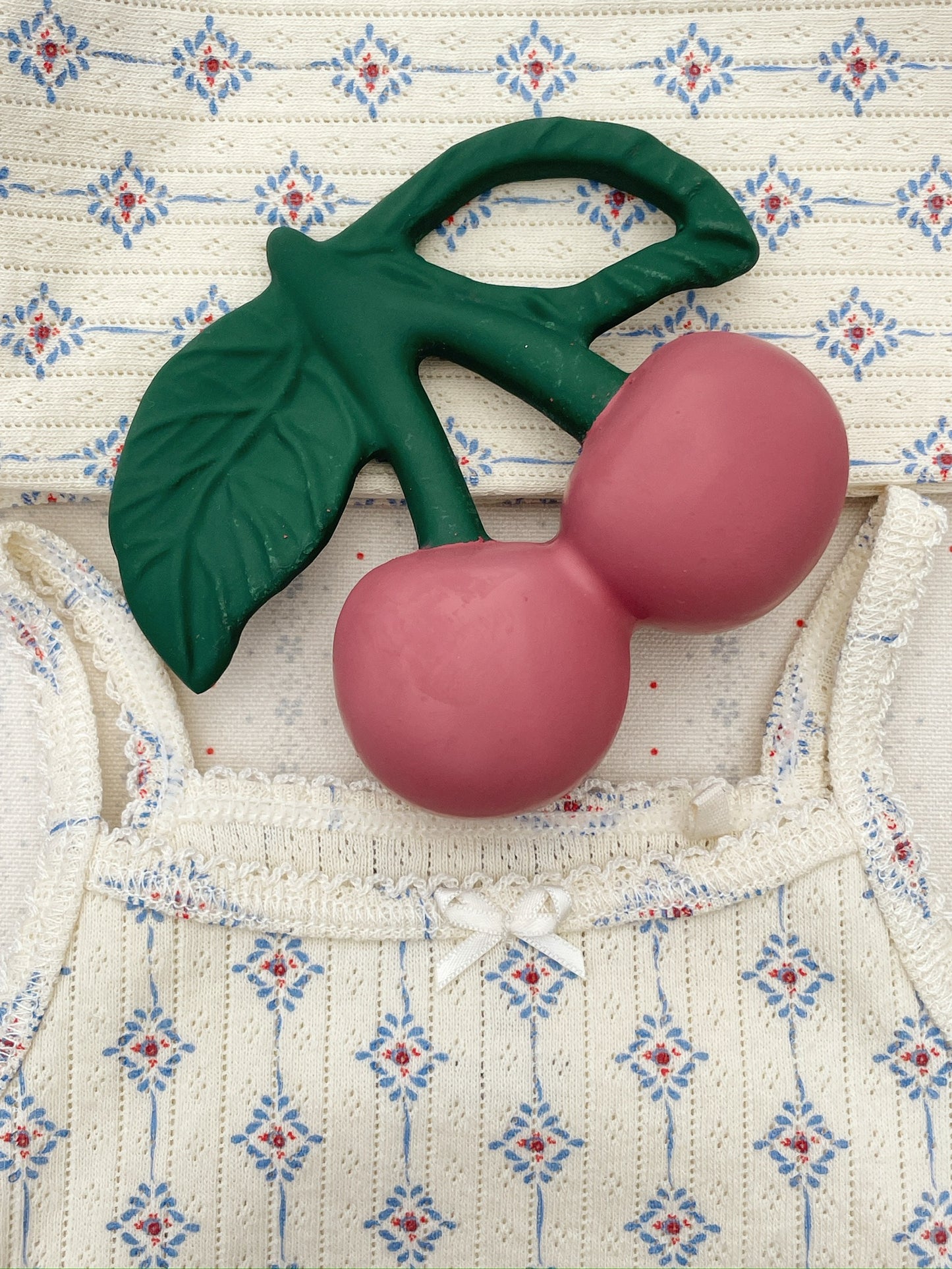 Cherry Teether Kautschuk Spielzeug 🍒
