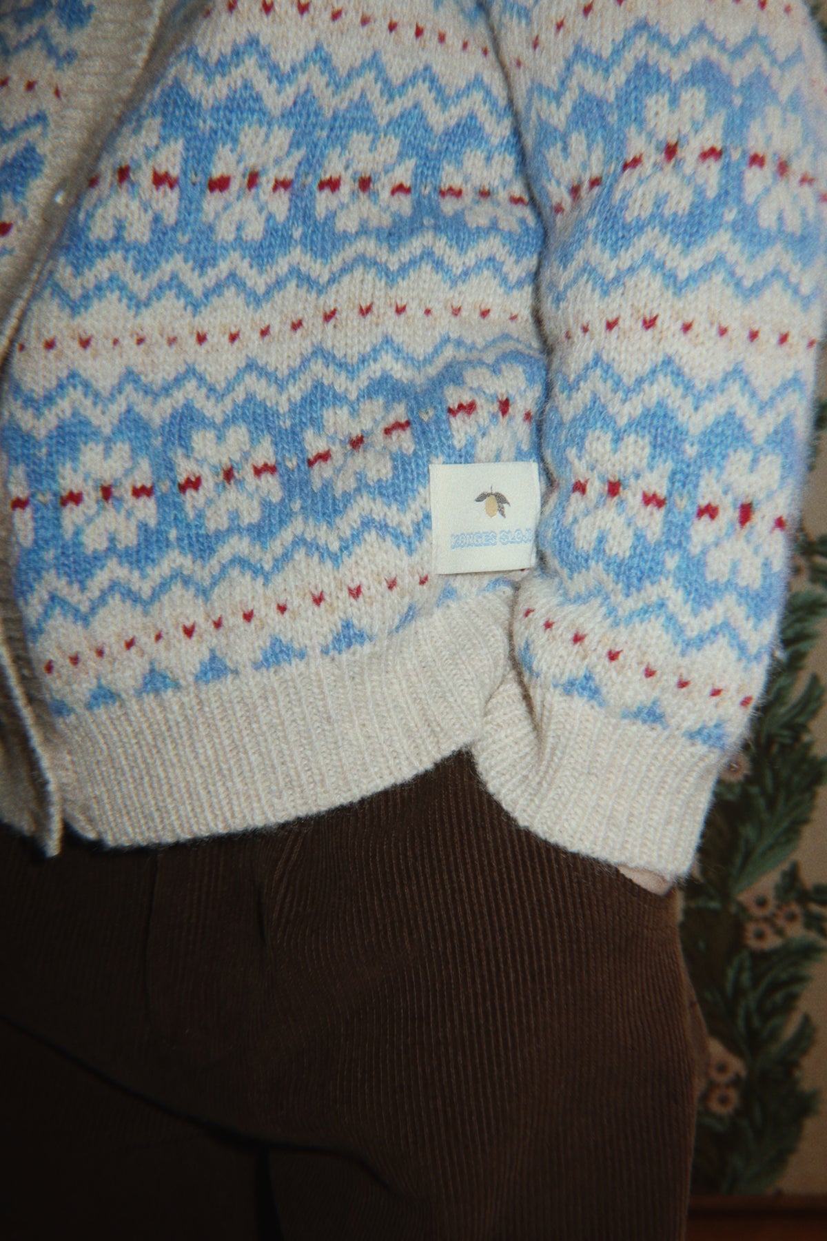 Strickmuster details Billi Knit Cardigan Konges Slojd in Blue Multi