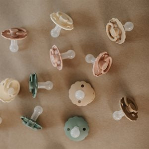 Daisy Chamomile/Honey pacifier set of 2