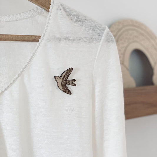 Pin with wooden swallow