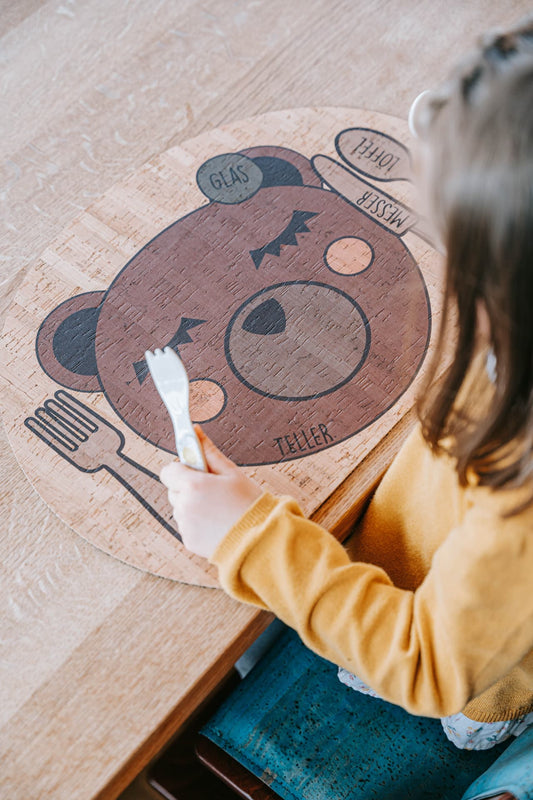Placemat Enjoying Bear made of cork